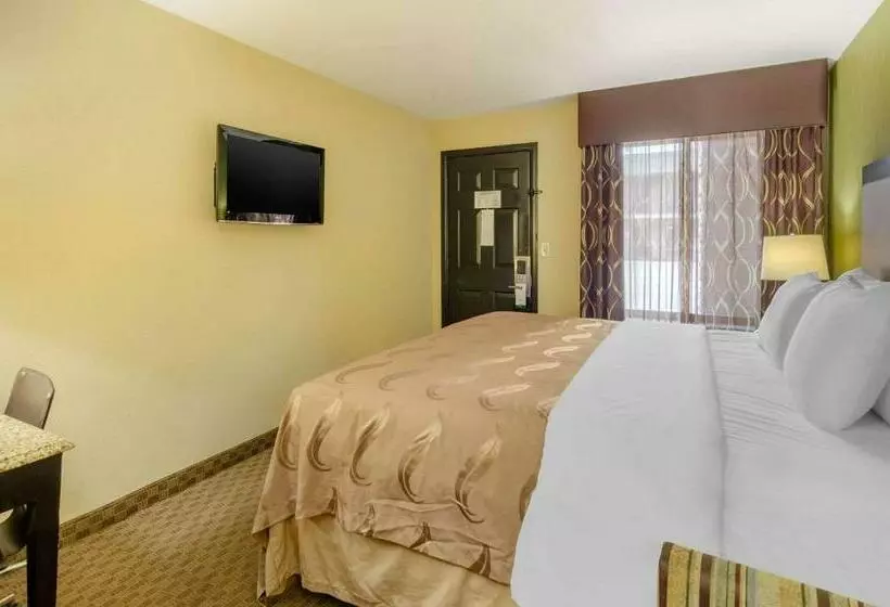 キングサイズベッドのスタンダードルーム, Quality Inn