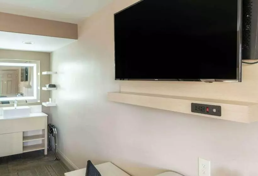 キングサイズベッドのスタンダードルーム, Inn At University