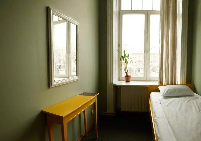 اتاق استاندارد, Old City Hostel