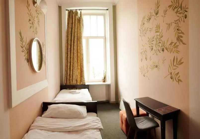 اتاق استاندارد, Old City Hostel
