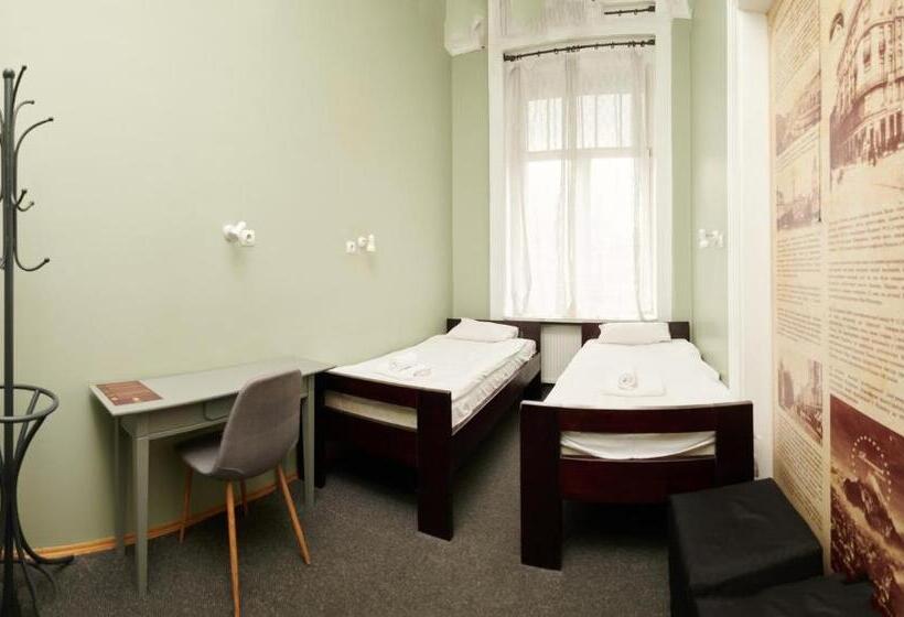 اتاق استاندارد, Old City Hostel