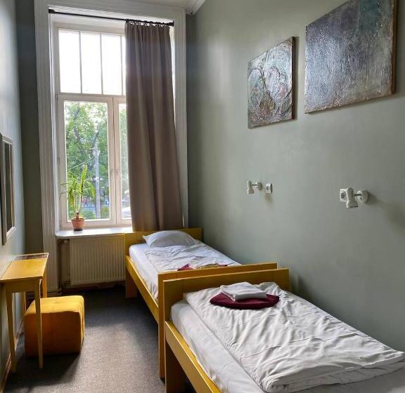 اتاق استاندارد, Old City Hostel