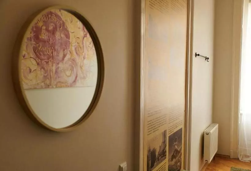 اتاق استاندارد با سرویس بهداشتی مشترک, Old City Hostel