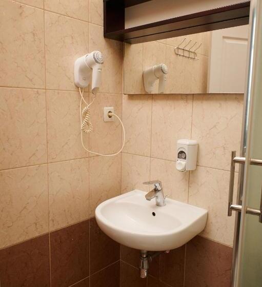 اتاق استاندارد با سرویس بهداشتی مشترک, Old City Hostel