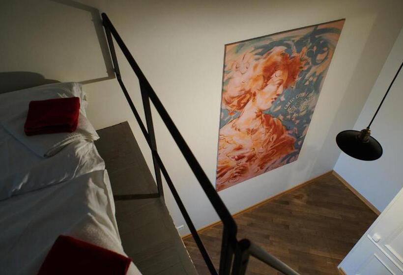 اتاق استاندارد با سرویس بهداشتی مشترک, Old City Hostel