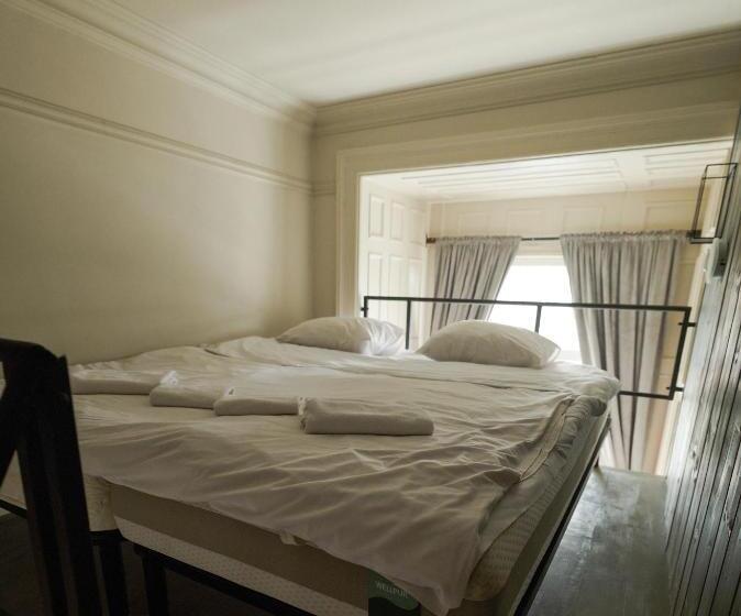 اتاق استاندارد با سرویس بهداشتی مشترک, Old City Hostel