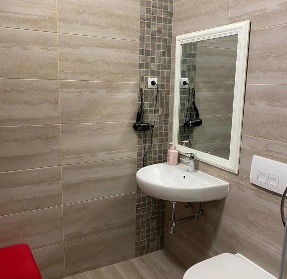 اتاق استاندارد یک نفره, Old City Hostel