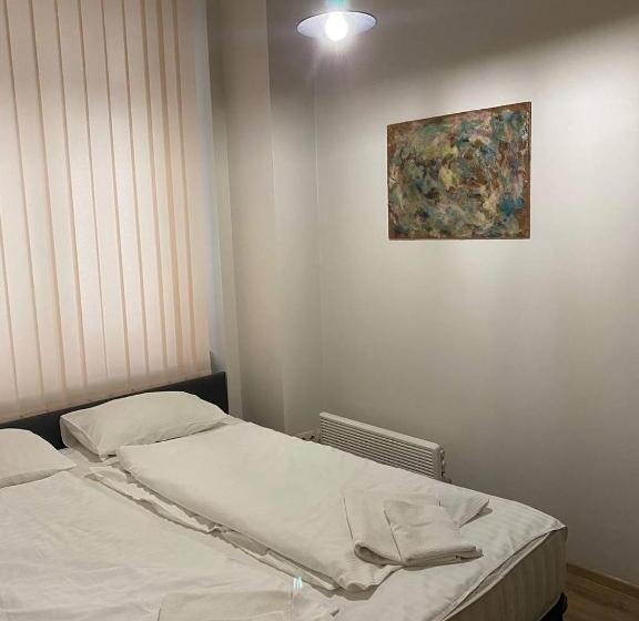 اتاق استاندارد یک نفره, Old City Hostel