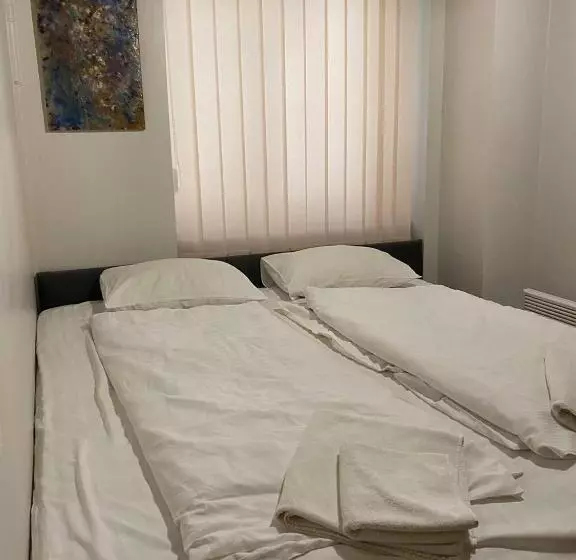 اتاق استاندارد یک نفره, Old City Hostel