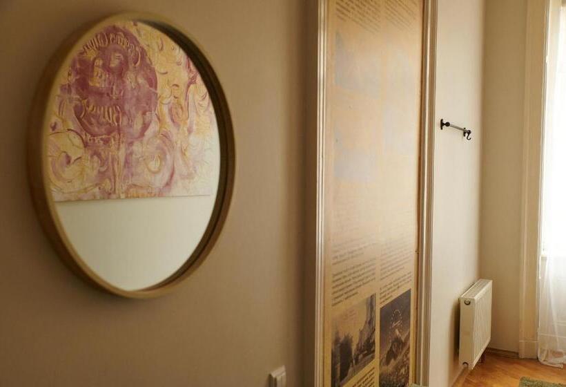 اتاق استاندارد یک نفره, Old City Hostel