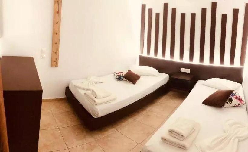 スタンダード4人部屋, Villa Livadaros