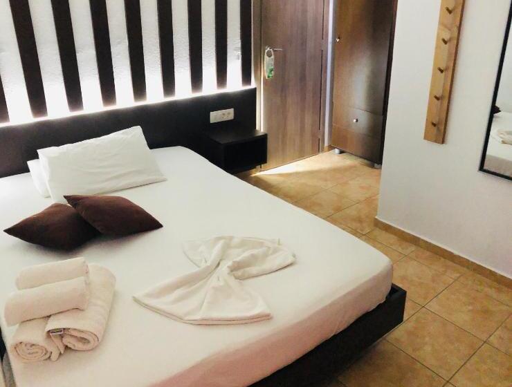 غرفة قياسية رباعية, Villa Livadaros