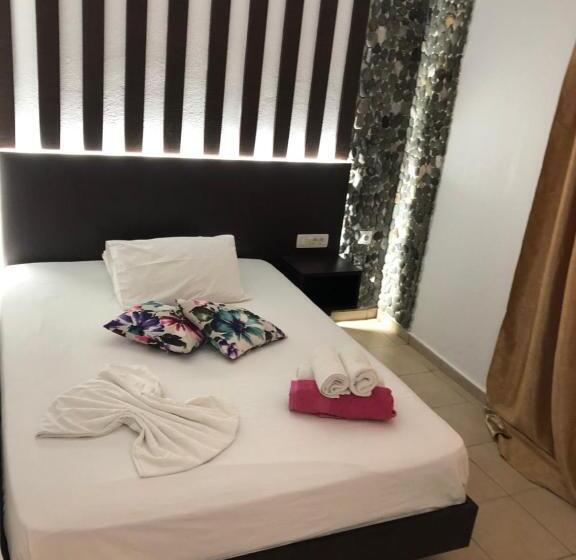 غرفة قياسية رباعية, Villa Livadaros