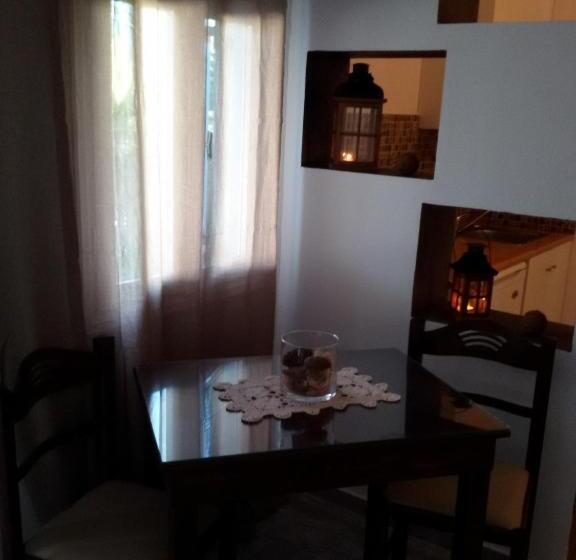 شقة غرفة واحدة, Villa Livadaros