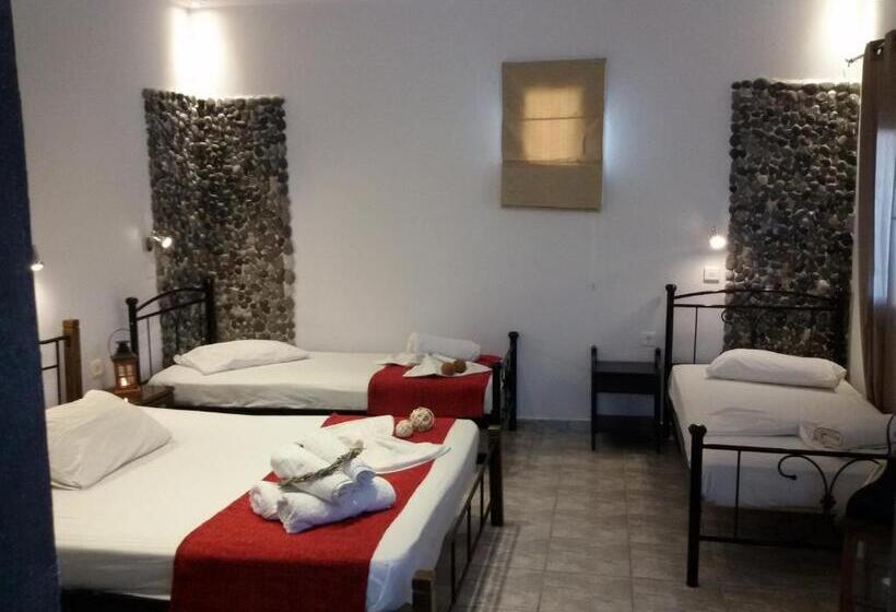 شقة غرفة واحدة, Villa Livadaros