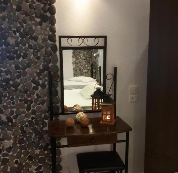 شقة غرفة واحدة, Villa Livadaros