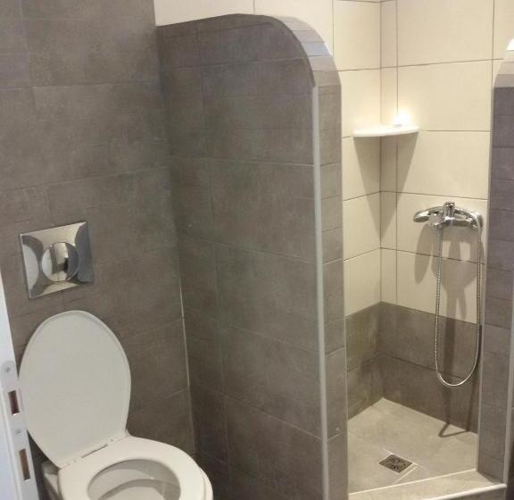 شقة غرفة واحدة, Villa Livadaros