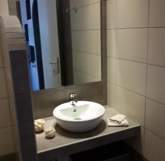 شقة غرفة واحدة, Villa Livadaros