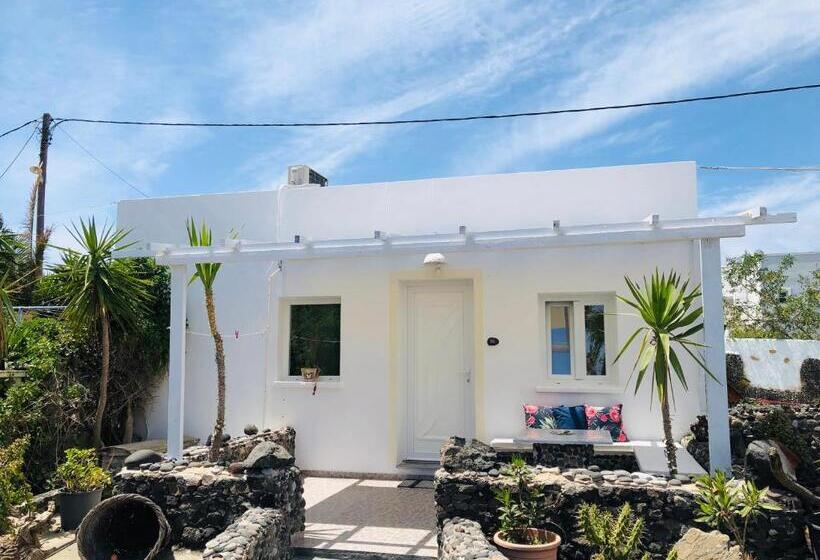 شقة غرفة واحدة, Villa Livadaros