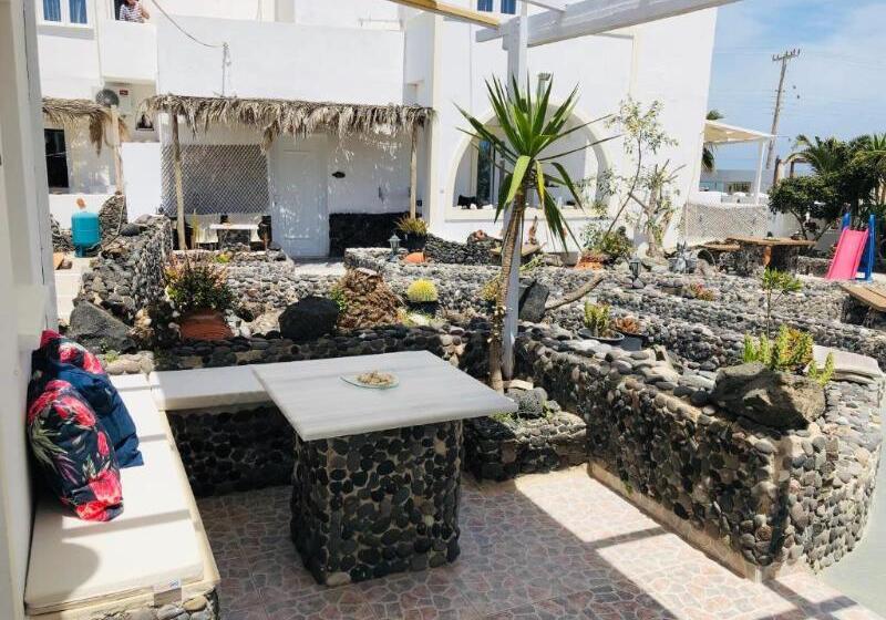 شقة غرفة واحدة, Villa Livadaros