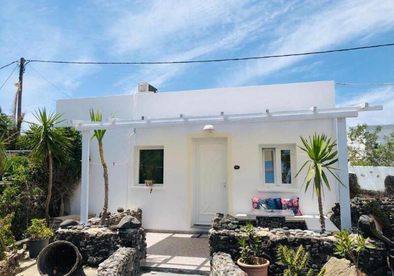 شقة غرفة واحدة, Villa Livadaros