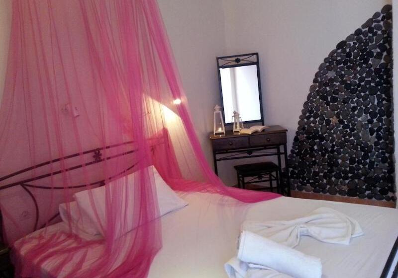 غرفة قياسية رباعية, Villa Livadaros