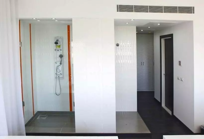 سوئیت با تخت بزرگ, Aleph Boutique