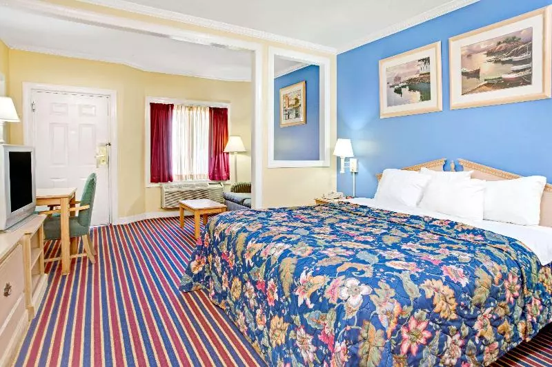 キングサイズベッドのスイートルーム, Best Western Inn & Suites Cleveland