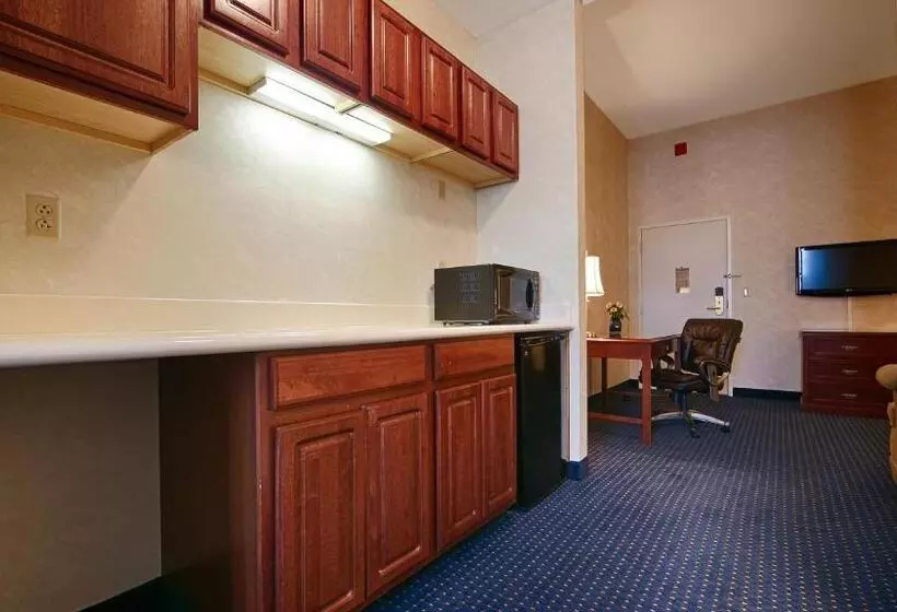 キングサイズベッドのスイートルーム, Best Western Plus Mentor Cleveland Northeast