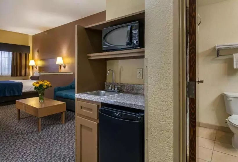 キングサイズベッドのデラックスルーム, Best Western Plus Shamrock Inn & Suites