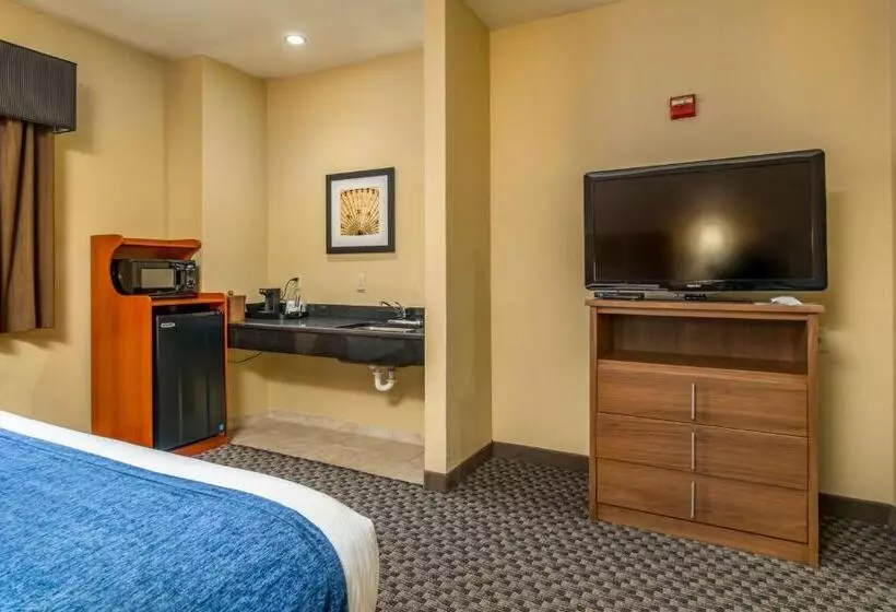 身障者適用キングサイズベッドルーム, Best Western Plus Shamrock Inn & Suites