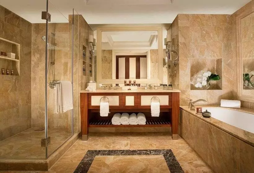 اتاق لوکس با تخت بزرگ, Conrad Macao