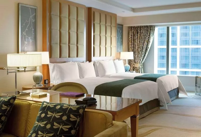 سوییت جونیور, Conrad Macao