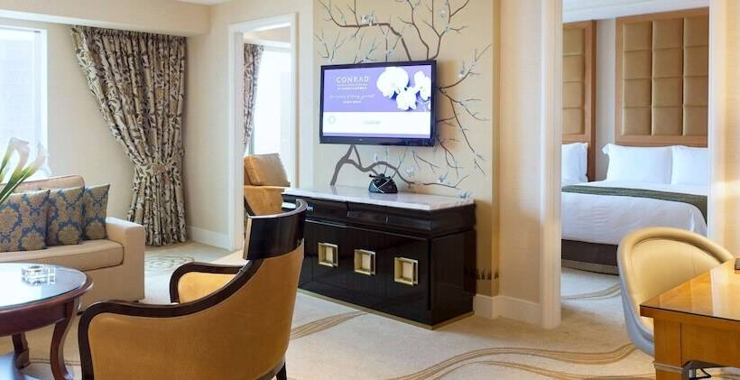 سوییت جونیور, Conrad Macao