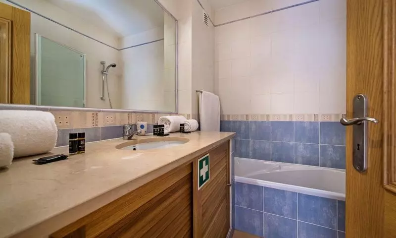 身障者適用スタンダードルーム, Holiday Inn Laramie, An Ihg