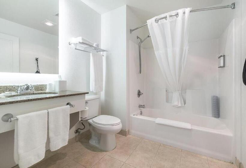 מיטת קינג בסוויטה, Marshall Suites