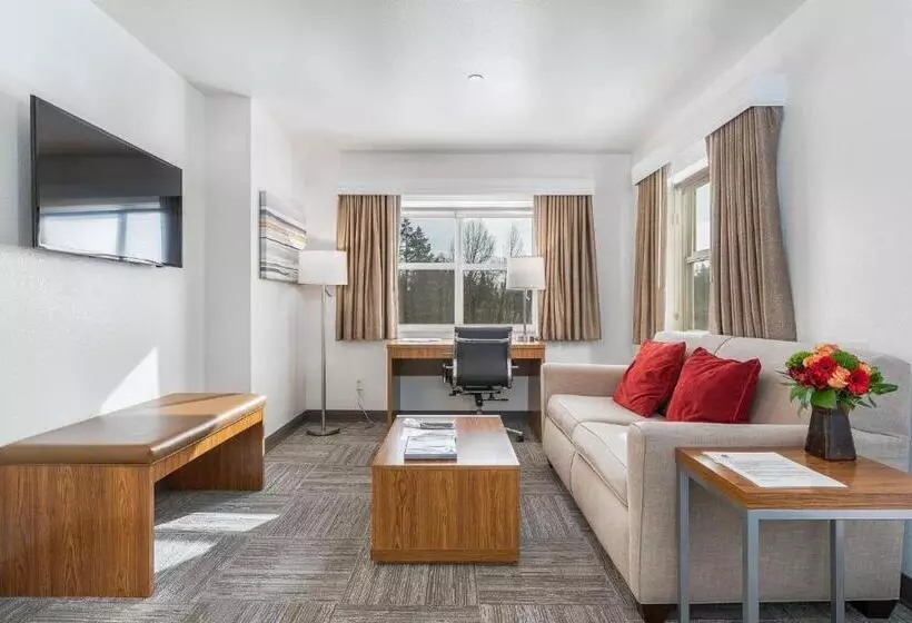 Standard-studio, Marshall Suites