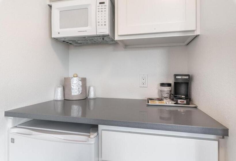 标准工作室, Marshall Suites