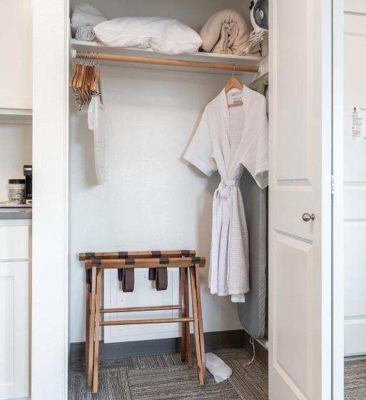 带大床的套房, Marshall Suites