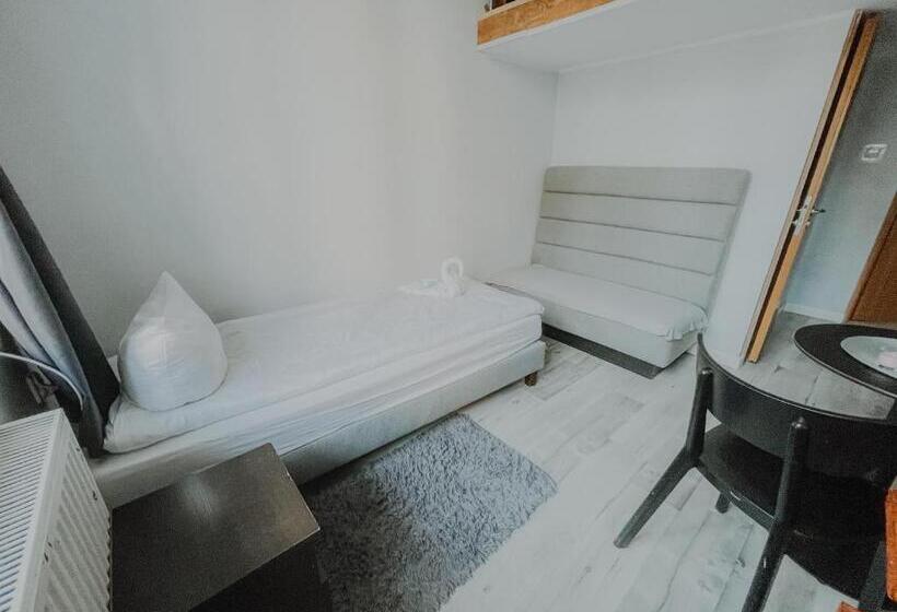 اتاق کلاسیک سه تخته, Central Sopot