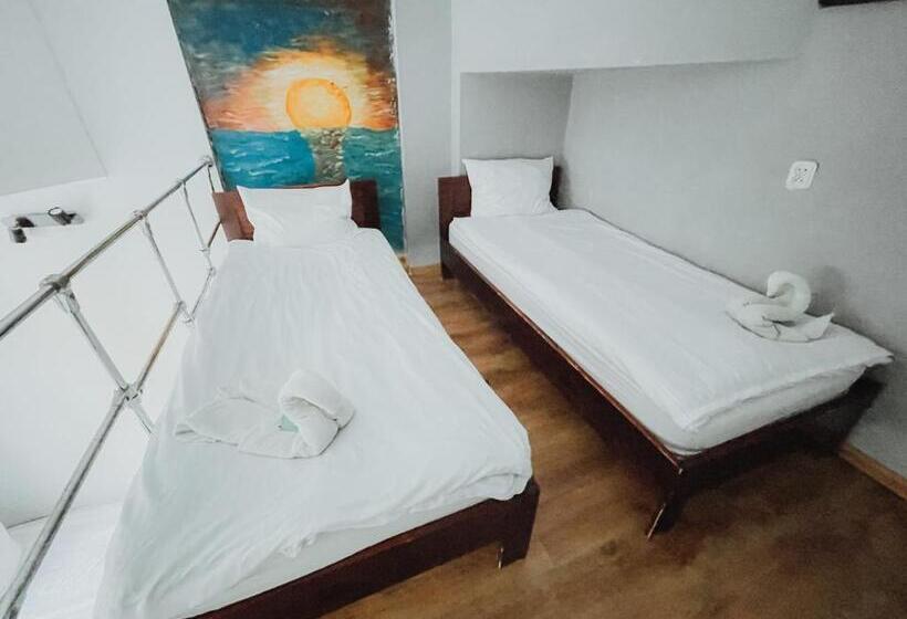 اتاق کلاسیک سه تخته, Central Sopot