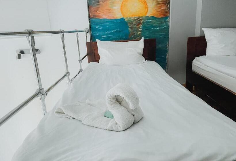 اتاق کلاسیک سه تخته, Central Sopot