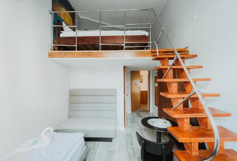 اتاق کلاسیک سه تخته, Central Sopot