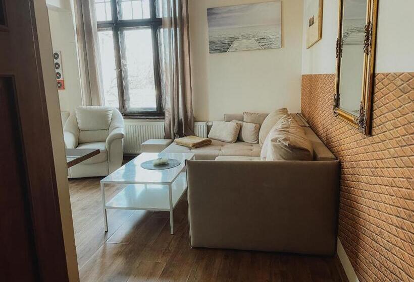 إستوديو قياسى سرير كينج, Central Sopot