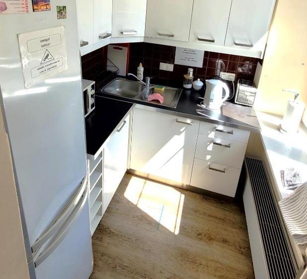 标准三人间, Chmielna Guest House