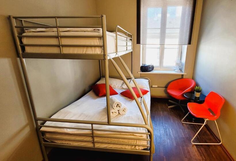 标准三人间, Chmielna Guest House