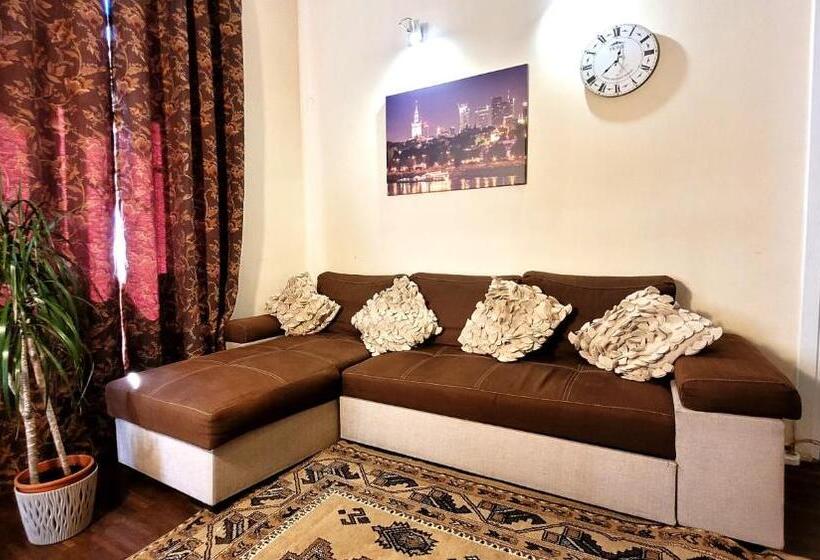 标准三人间, Chmielna Guest House