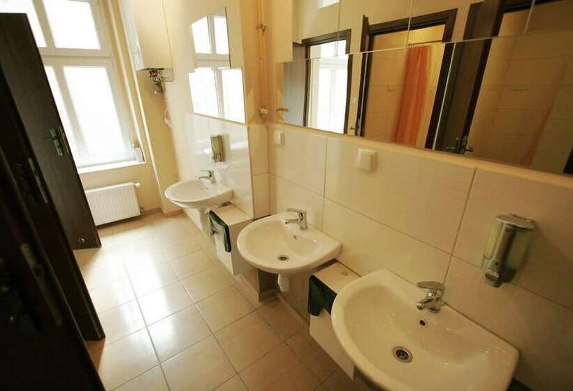 스탠다드 룸 공동 욕실, Explorer Hostel & Apartment Stare Miasto Old Town 24h #don T Be A Tourist, Be An Explorer!