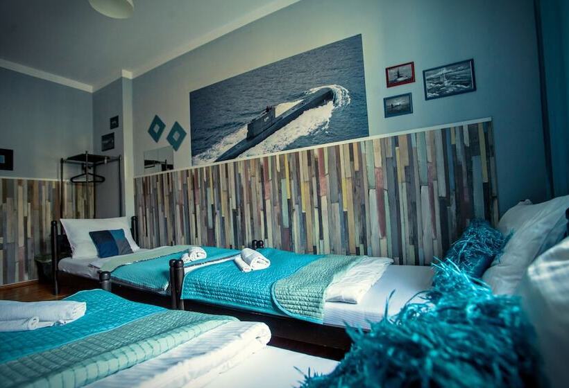 스탠다드 트리픔 룸 공동욕실, Explorer Hostel & Apartment Stare Miasto Old Town 24h #don T Be A Tourist, Be An Explorer!