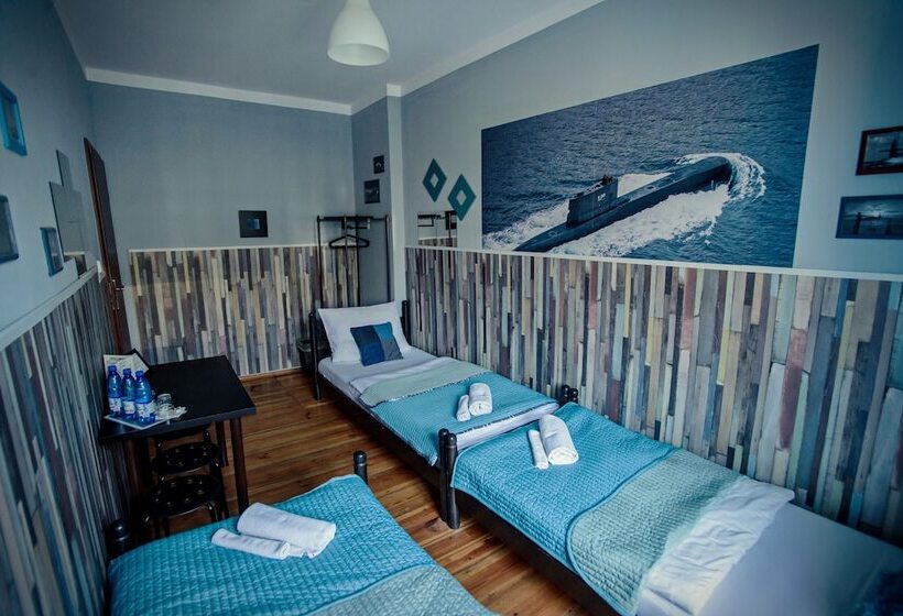 스탠다드 트리픔 룸 공동욕실, Explorer Hostel & Apartment Stare Miasto Old Town 24h #don T Be A Tourist, Be An Explorer!